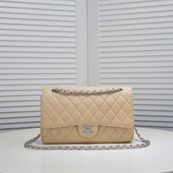 シャネルバッグ正面デザイン